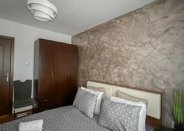 Urban - 2min Walk To Iulius Mall - 10min Walk To Center - Spacious And Comfortable Timişoara